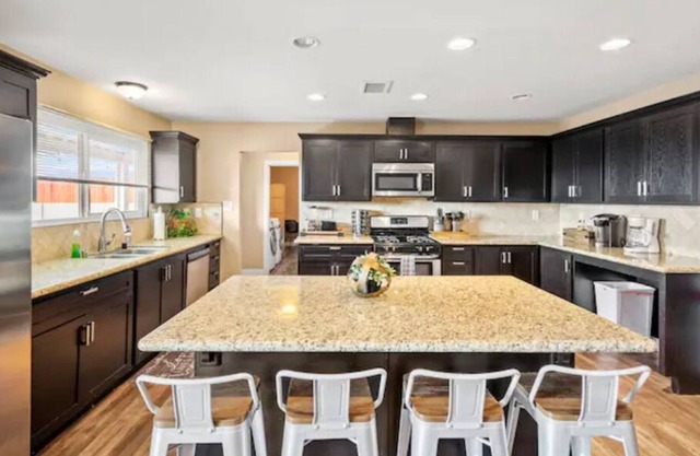 Huge Pool +Theatre Room+ Spacious 4 bdrm