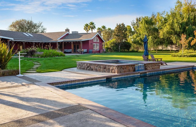 Huge ranch house with pool on 10 acres with vineyards!
