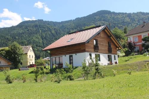 Huis 3landenpunt AT-SLO-IT bij de piste