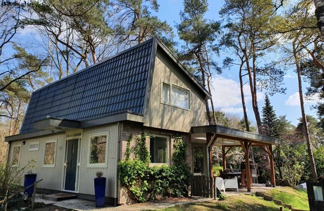 Huize Nassau - Four Bedroom Resort, Sleeps 9