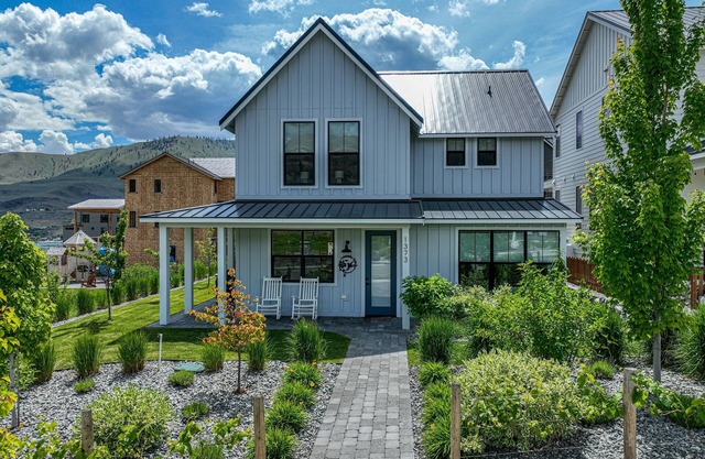 Hummingbird Haven at Chelan Lookout Vacation Rentals