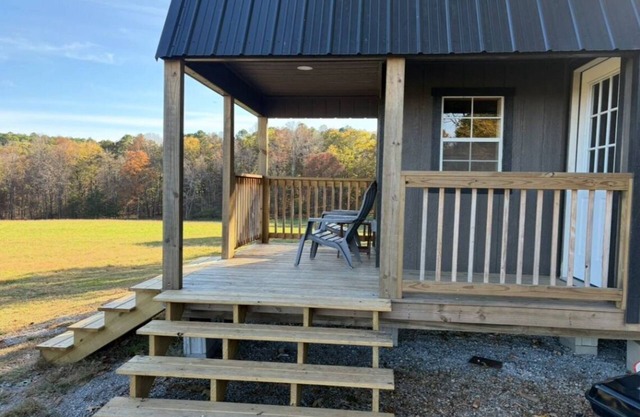 Hunting Cabin with breathtaking views surrounded by The Shawnee National Forest.