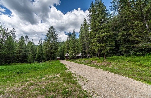 Huntsman’s Hideout- Deborgia, Montana 15 mins from Look Out Ski Resort