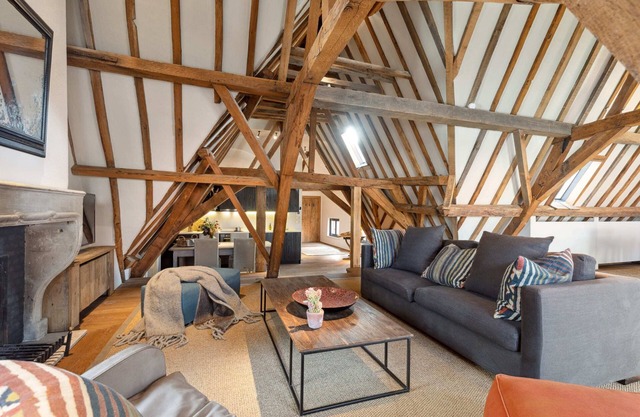 Huswell - Beautiful and authentic penthouse in Bruges center