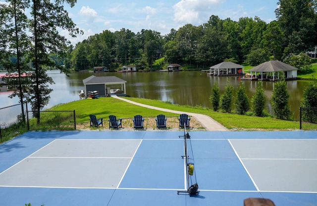 Hyco Pickle Pointe. Lakefront 4 bed 3 bath w/private pickleball court