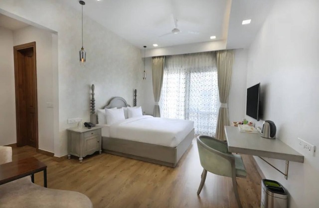 HYDEWEST Rose King Platinum Studio Luxury Serviced Residence Apartment