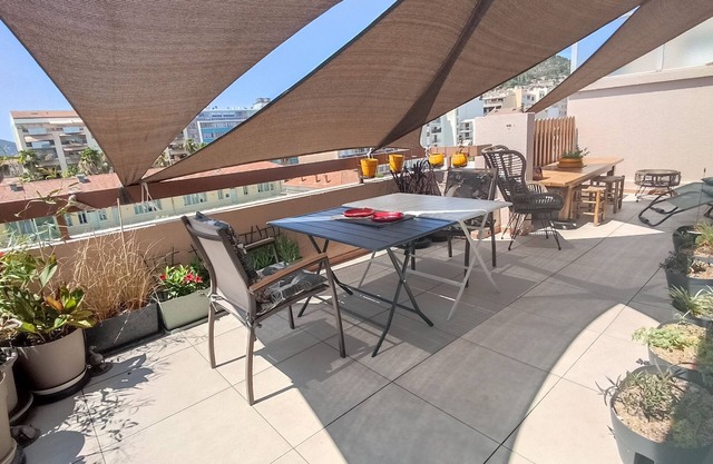 HYERES SUPER APPART T2 57m² Terrasse 23 m² parking privatif