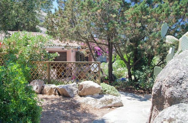 I Mirto is a charming detached cottage near restaurants and stores