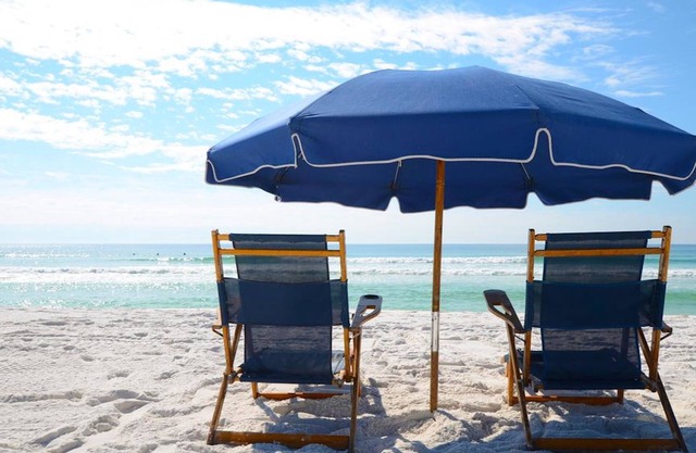I.S.107- Charming! Ground Floor Only Steps to the Beach! Beach Service Included!