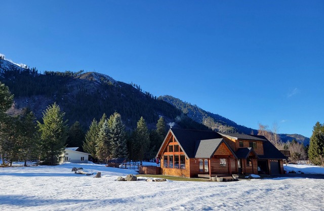 Icicle Valley Retreat, Relax and Unwind!