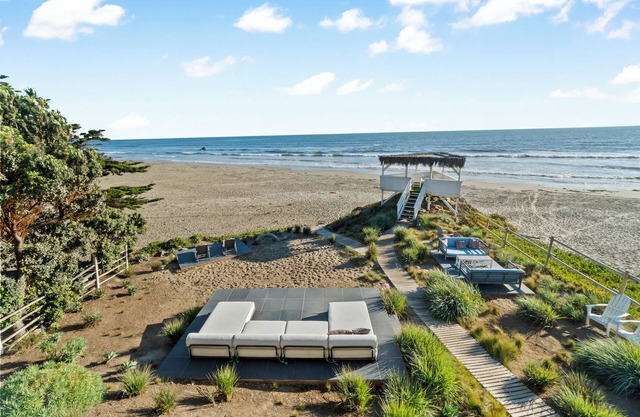 Iconic Mid-Century Modern Beach House on the Pacific Ocean - Sleeps 10
