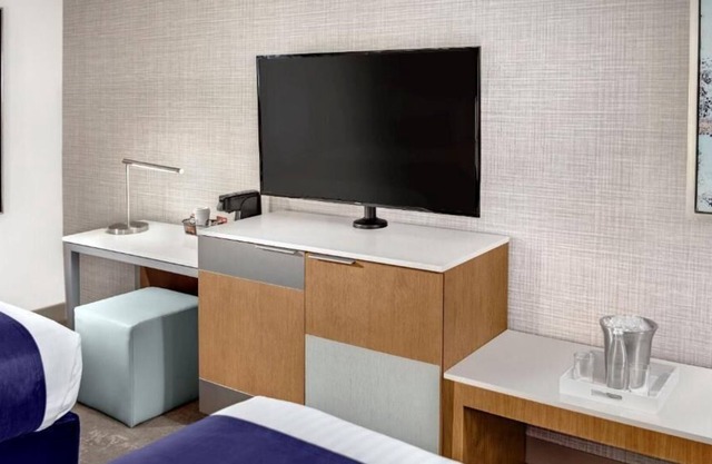 Iconic of Las Vegas! 3 Great Units, On-site Casino and 2 Pools, Near Mob Museum