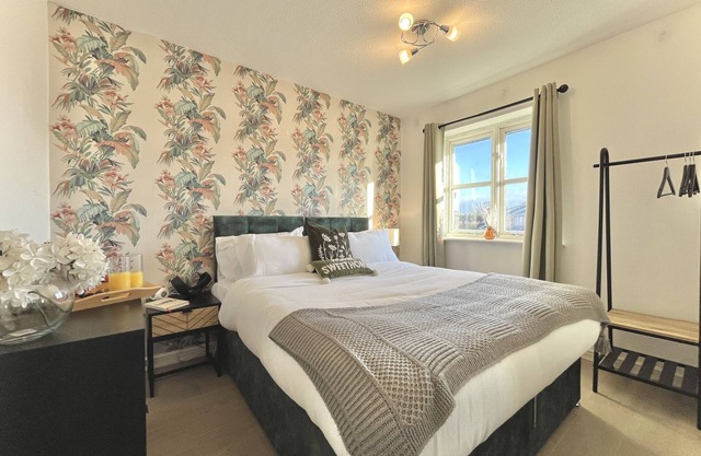 Ideal 3-bed stay-away-home Manchester area