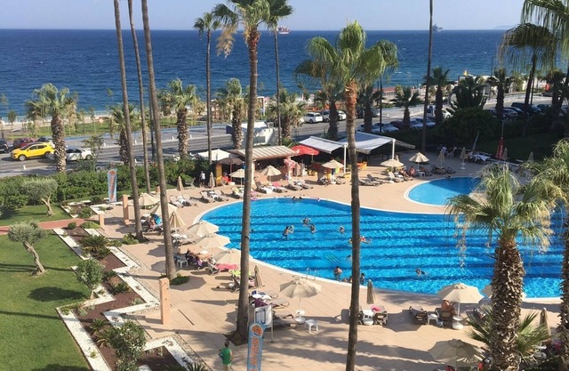 IDEAL BEACHFRONT MONTHLY RENTAL Luxury Complex in Konyaalti, Antaly