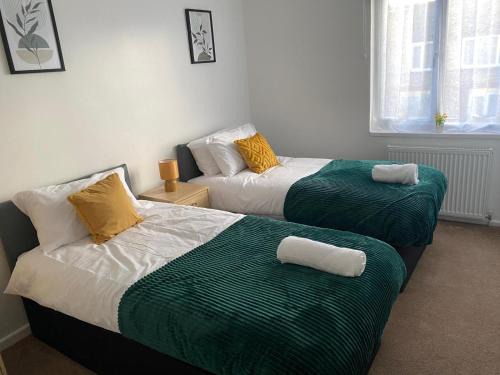 Ideal for Contractors & Relocators in Harlow Modern Spacious Home with Garden