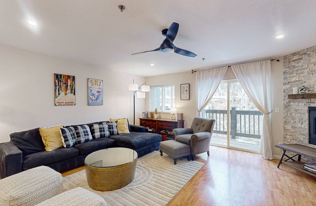 Ideal for Long Term rental, Walk to river and town, W/D, Garage parking