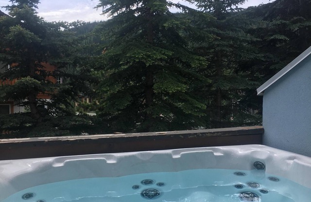 Ideal location. Cozy Sunpeaks townhouse great for famillies or groups