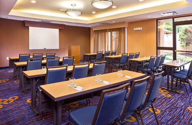 Ideal Mix of Comfort and Value! 4 Relaxing Units, Free Parking, Onsite Pool