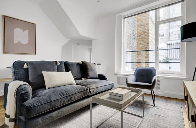 Ideal Pimlico 2BR, 10 mins to Victoria & Pimlico Station, by Blueground