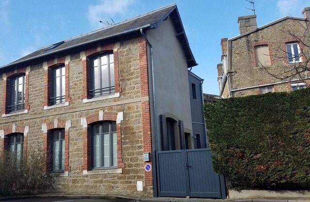 Ideally located family villa