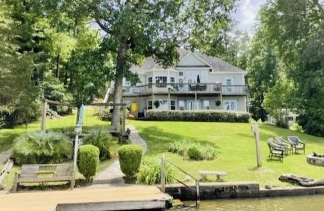 Idyllic 5 BR lake home for 12! Arcade fun! B-ball! Air hockey! OPEN, DEEP water!