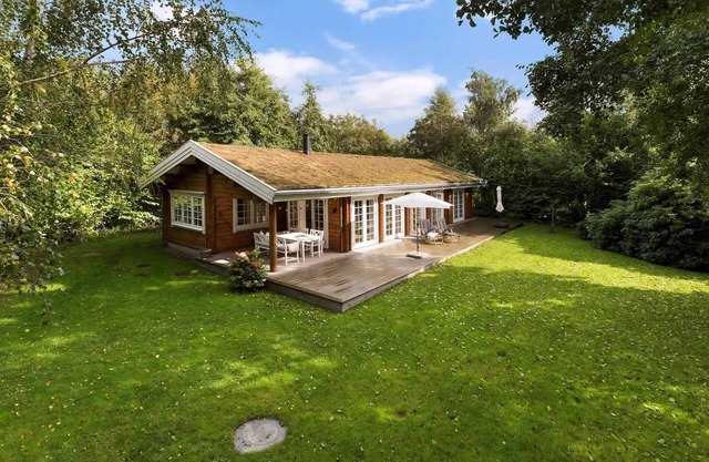 Idyllic wooden lumber house 300m from water