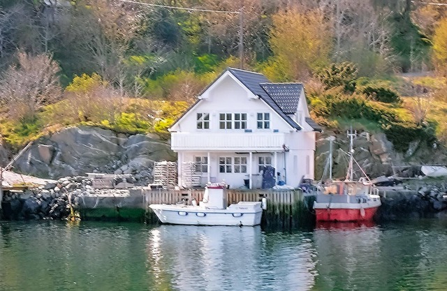 Idyllically located awaits you this charming cottage and its terrace.