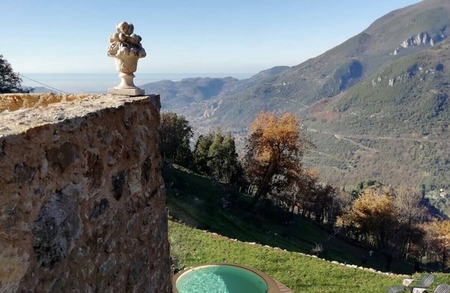 Il Podere di Metato, Restored Tuscan Farmhouse with Pool with Views of Hills and Sea