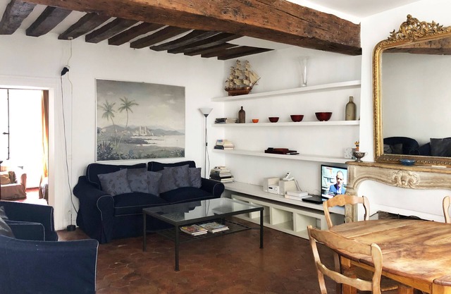 Ile St Louis 3 BR Apartment 2 baths