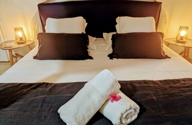 Ilet-Suite-Honeymoon-Ensuite with Shower-Terrace
