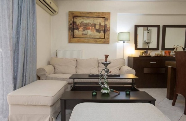 Illusion 1 - Cozy Retreat in Central Piraeus