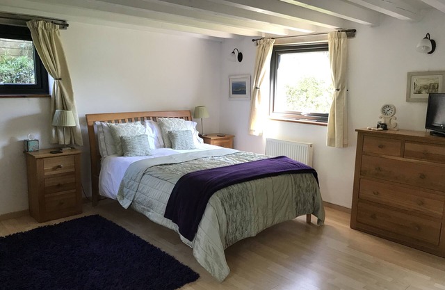 Immaculate 1-Bed Apartment Cornwall with hot tub