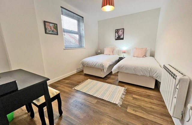 Immaculate 2-Bed Apartment Town Centre