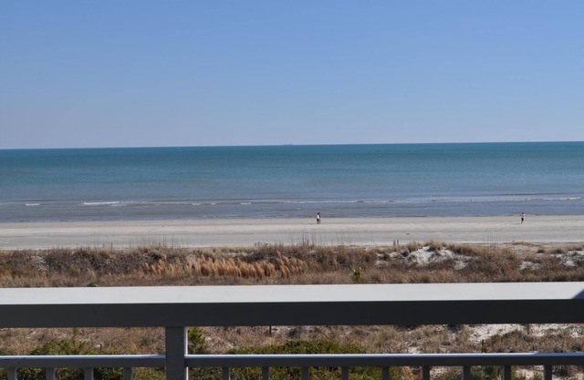 Immaculate condo. Direct Oceanfront - 2nd floor. Breathtaking Views.