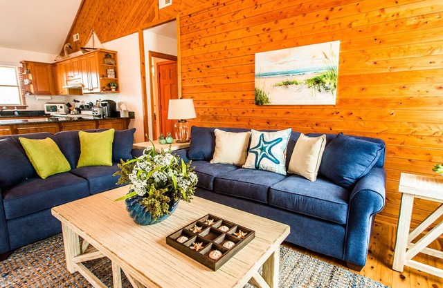 Immaculate Family-Friendly Canal Front Vacation Home in Outer Banks 4x4 Area