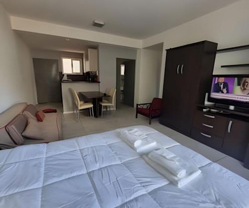 Impecable departamento con patio y balcón privado