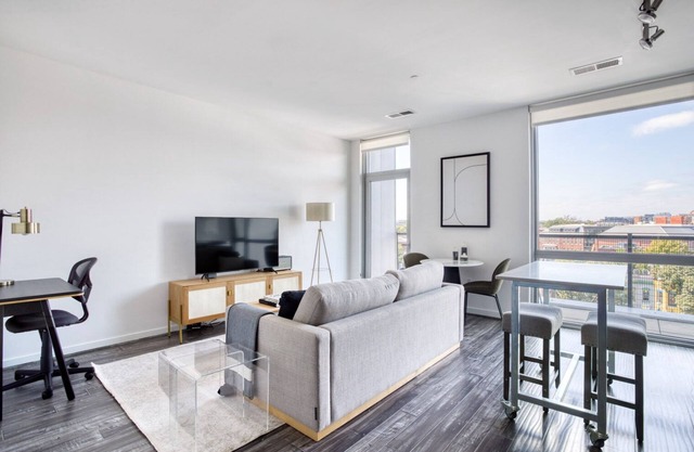 Impeccable Shaw 1BR on U St corridor near bars + dining, by Blueground