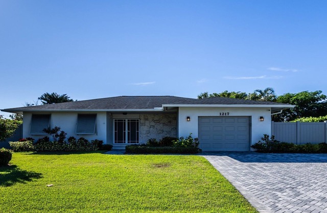 Impeccably maintained Marco Island oasis!