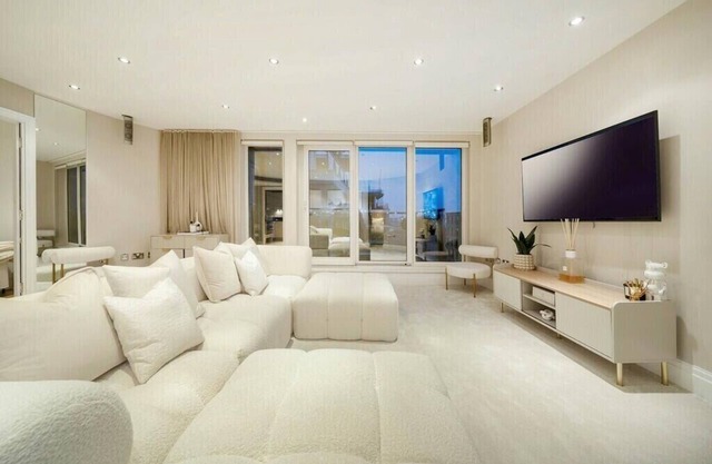 Imperial Wharf 2bed 2bath Apt, 2 mins to Tube