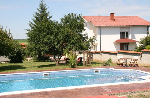Impressive family villa with private pool, barbeque, sun terrace, sauna and gym