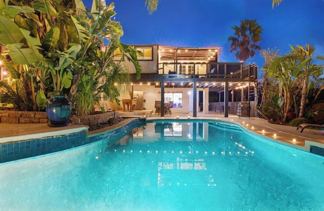 Impressive Hillside Estate Heated Pool+Sunset View
