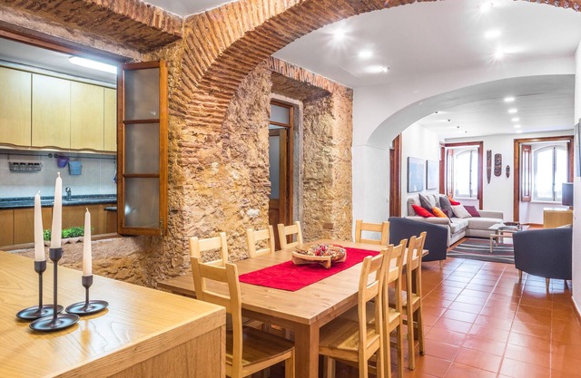 In Chiado, heart of Lisbon, the space and comfort of a family apartment.