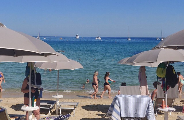 In the green and within walking distance of the beach App Edoardo