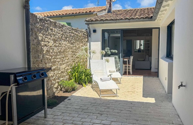 In Sainte Marie de Ré, pretty renovated villa