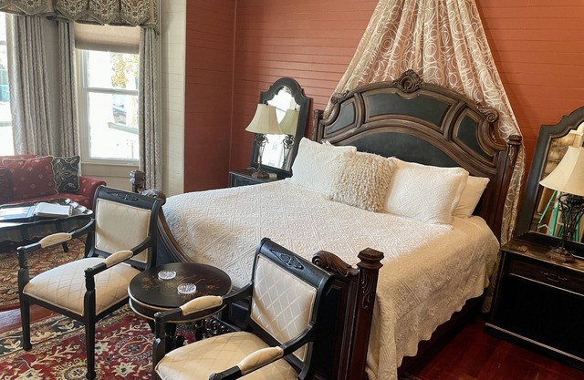 In the Heart of Apalachicola~Walk Everywhere~Ebony Rouge Suite~Majestic Jewel