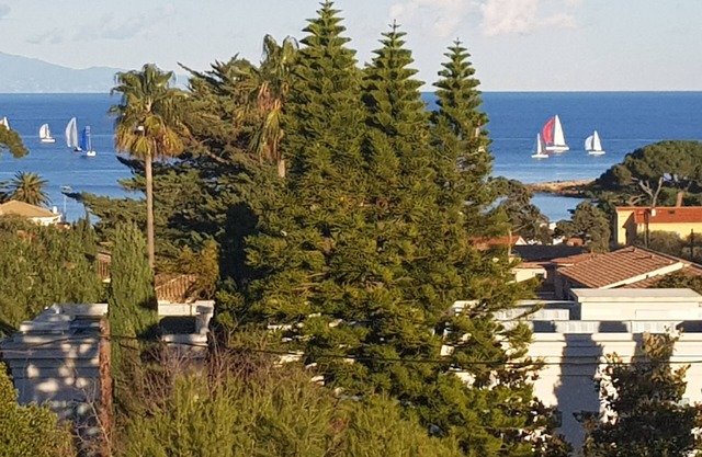 IN THE HEART OF CAP D'ANTIBES Near the Garoupe beaches