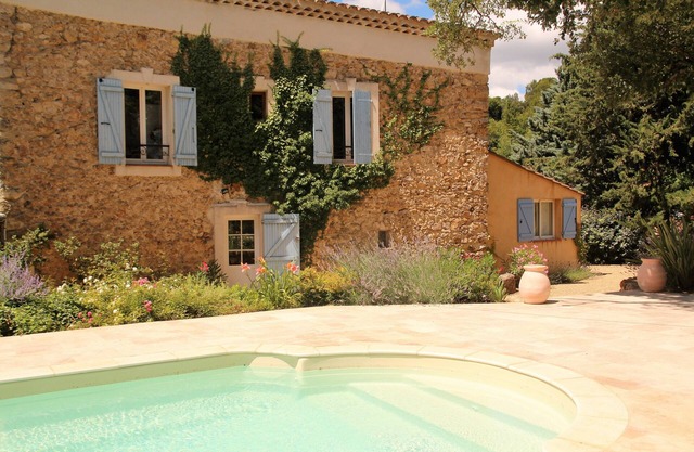 In the heart of green Provence in the Var, old charming sheepfold