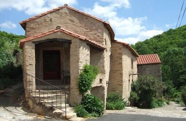In the heart of the Haut Languedoc gite sleeps 4 detached house with 2 mountain bikes