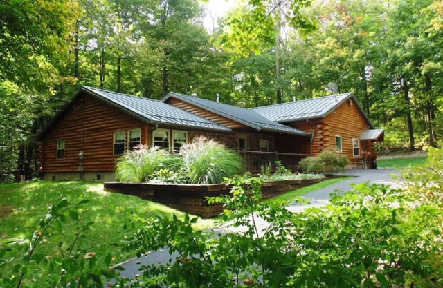 In the Woods Cabin Suite: Luxurious Cabin Suite in Amish Country, Ohio.