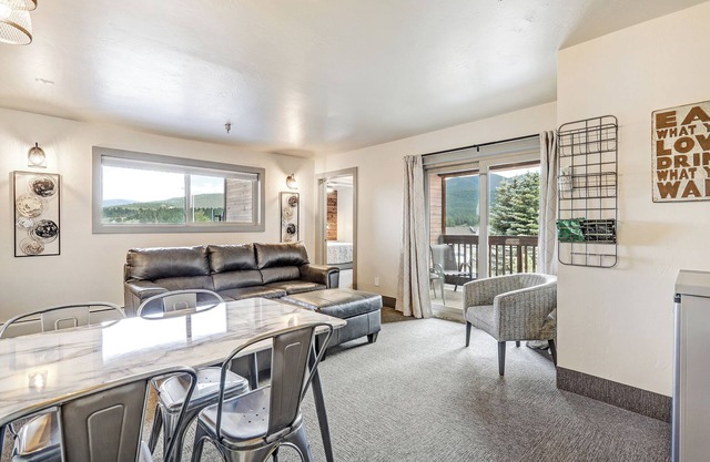 In-Town | 2 Bedroom Suite | Elk Horn Lodge 300